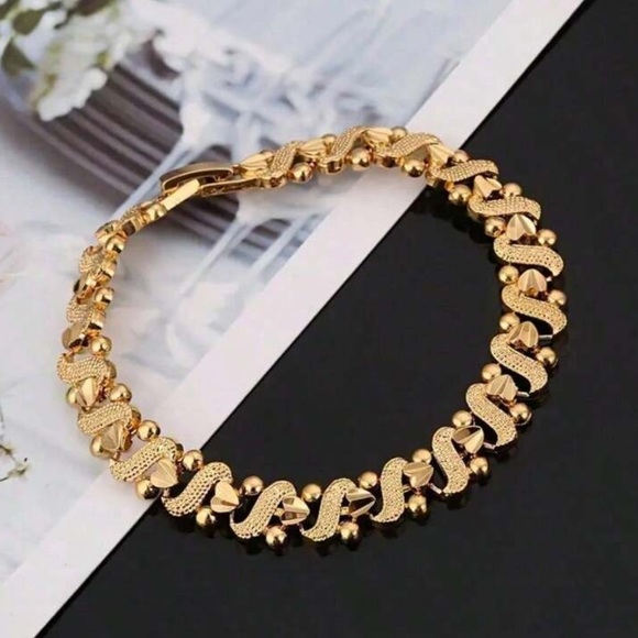Elegant Gold Bracelet - Picture 3 of 4